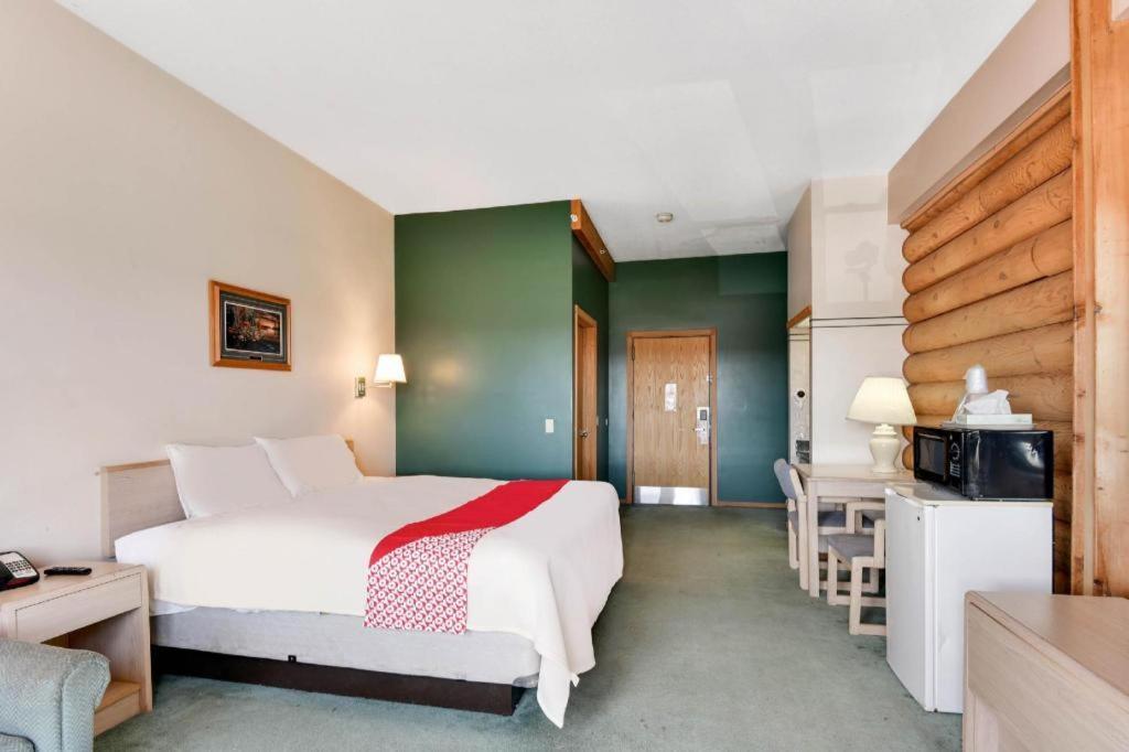 Casa Loma Inn & Suites By Oyo Davenport Ia Near I-80 Екстериор снимка