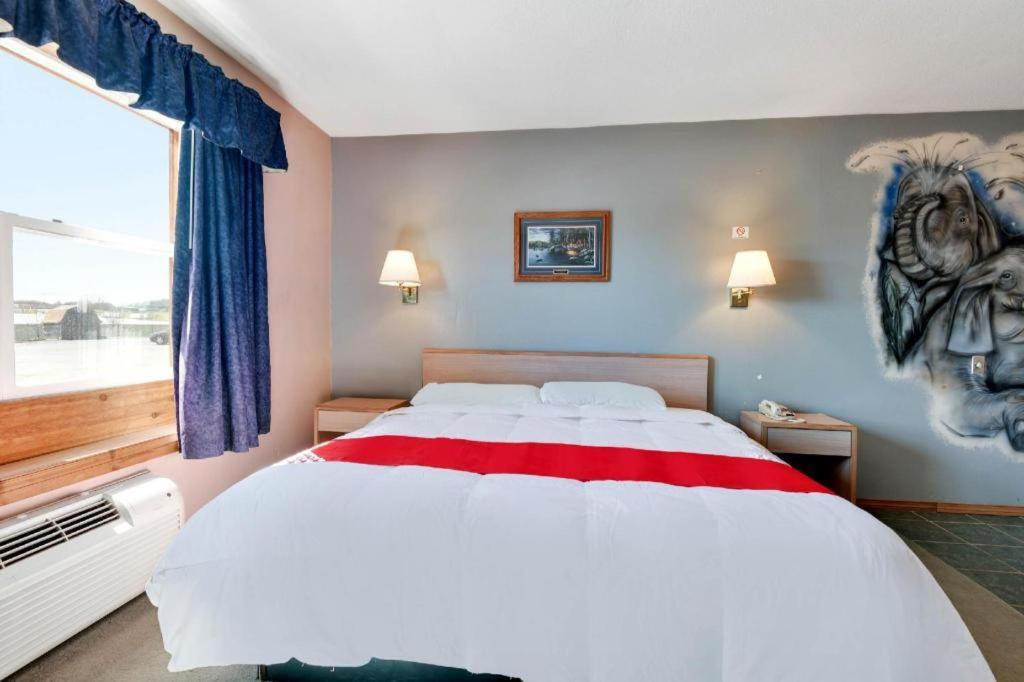 Casa Loma Inn & Suites By Oyo Davenport Ia Near I-80 Екстериор снимка