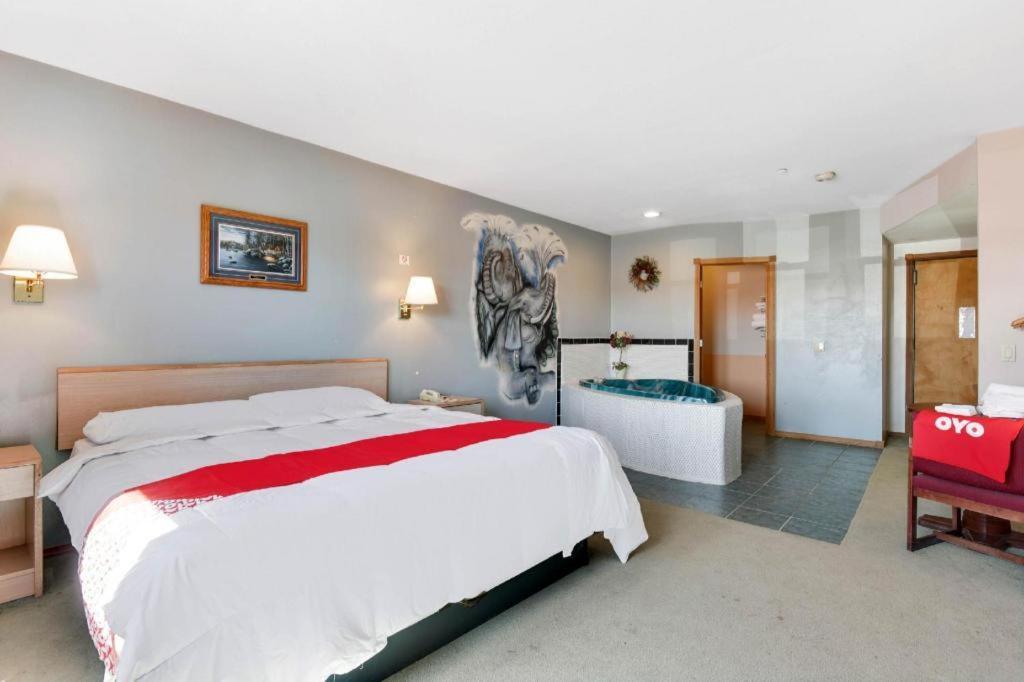 Casa Loma Inn & Suites By Oyo Davenport Ia Near I-80 Екстериор снимка