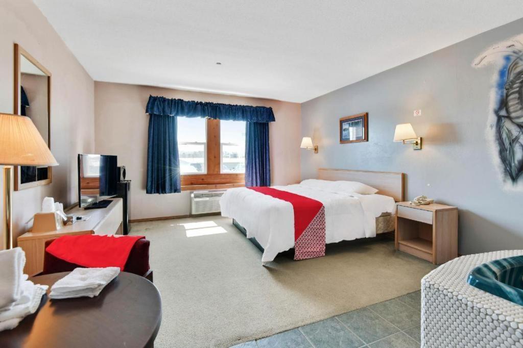 Casa Loma Inn & Suites By Oyo Davenport Ia Near I-80 Екстериор снимка