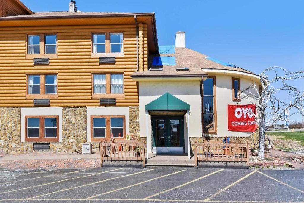 Casa Loma Inn & Suites By Oyo Davenport Ia Near I-80 Екстериор снимка
